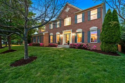Elegant and Stately 5 Bd Colonial Home in Ashburn,VA